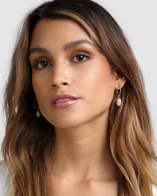 AUGUSTA GOLD HOOP & FRESHWATER PEARL EARRINGS