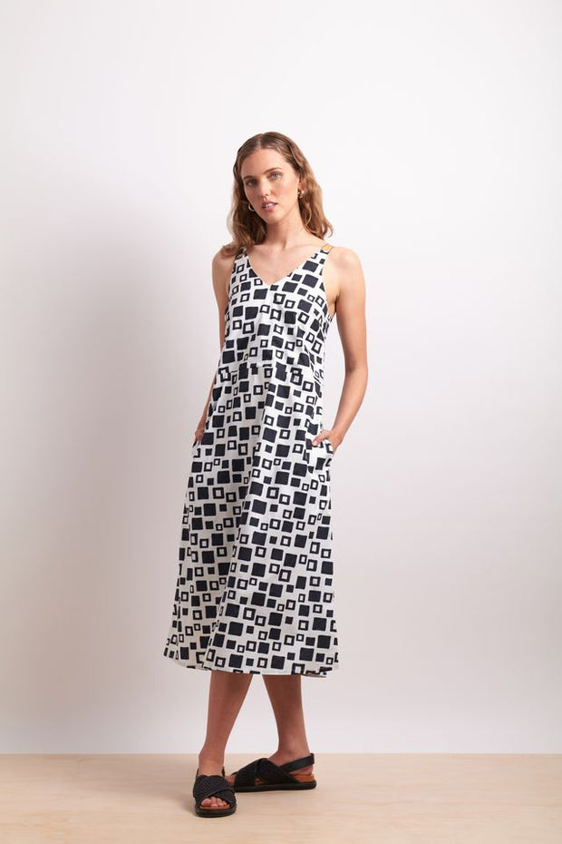 ON THE PULL DRESS